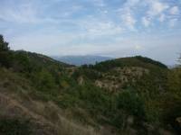 Pohled na vzddálené vrcholky Pirinu